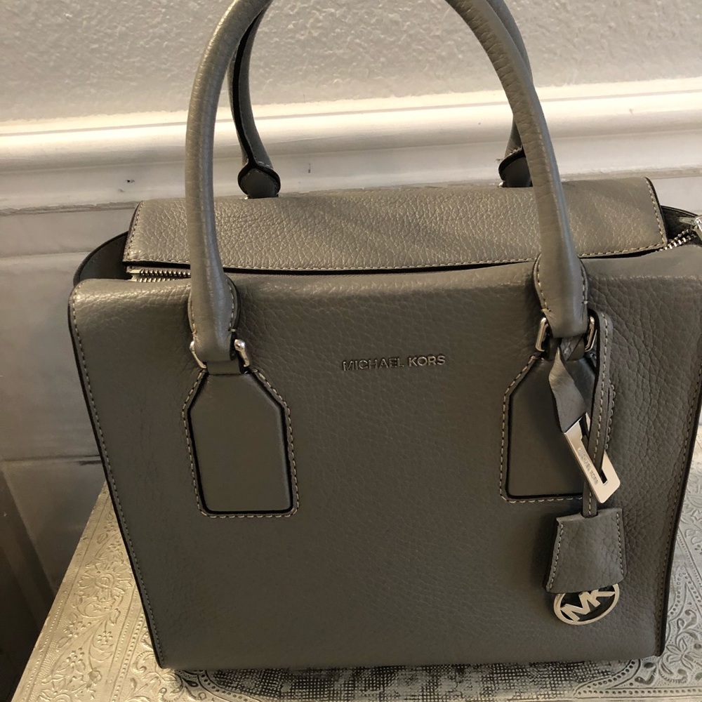 Michael Kors  Selby Satchel SOLD 🛑 - Picture 2 of 4